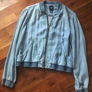 Gap zip up jacket it looks denim but it ISN’T
